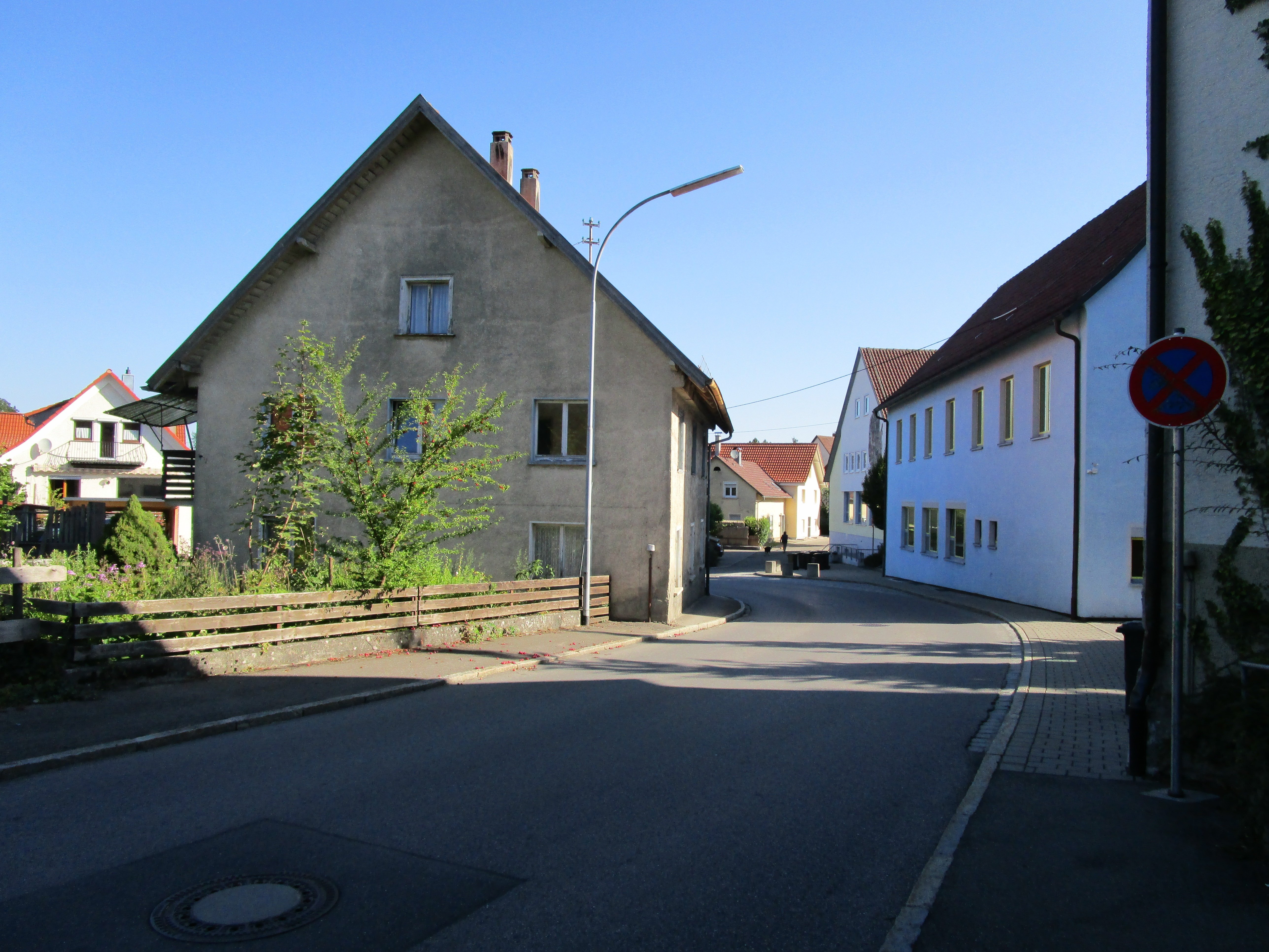  Blaues Gebäude und Haus Waldseer Straße 3 vor dem Abriß 