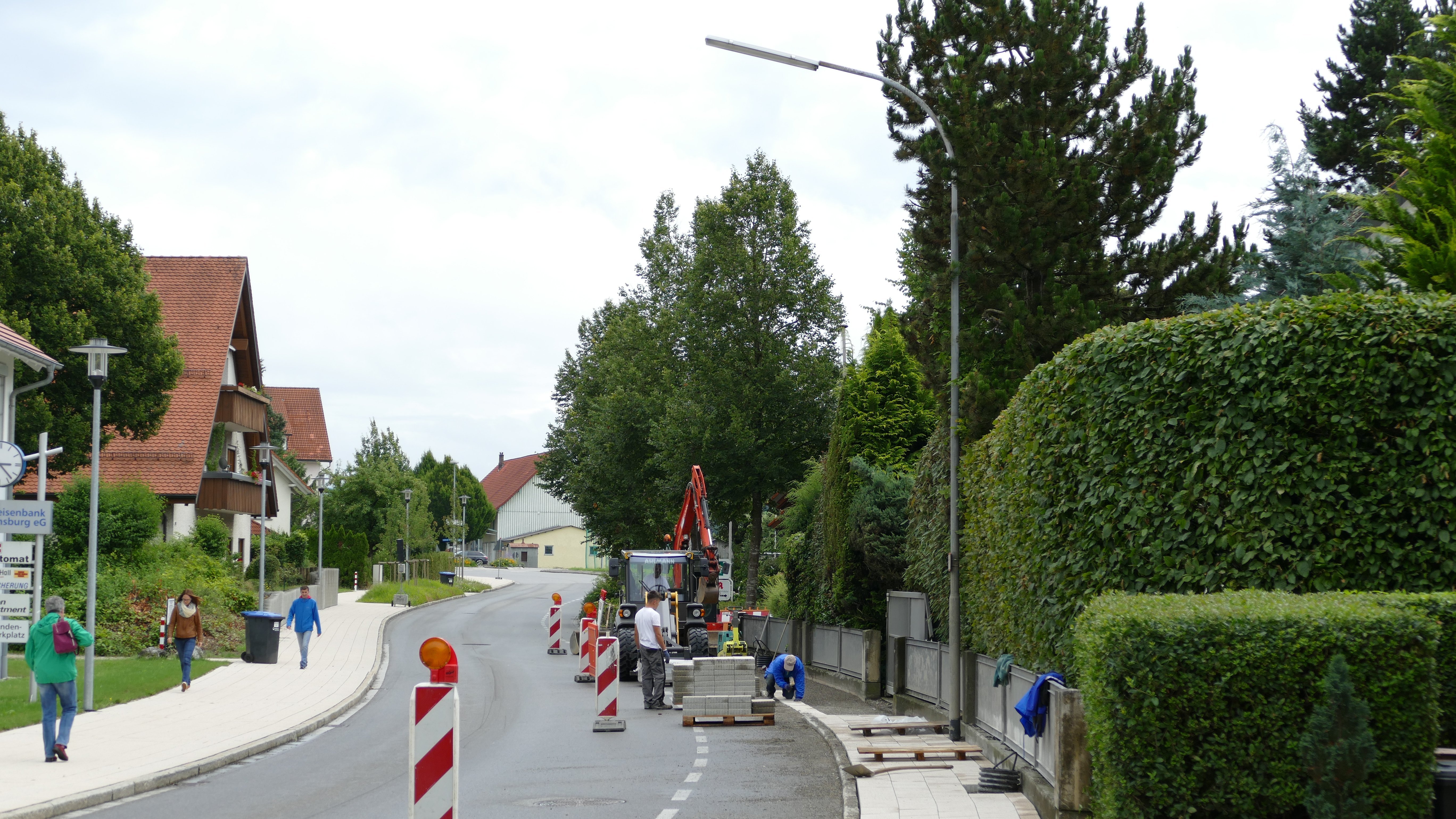  Neugestaltung Gehweg Ravensburger Straße 