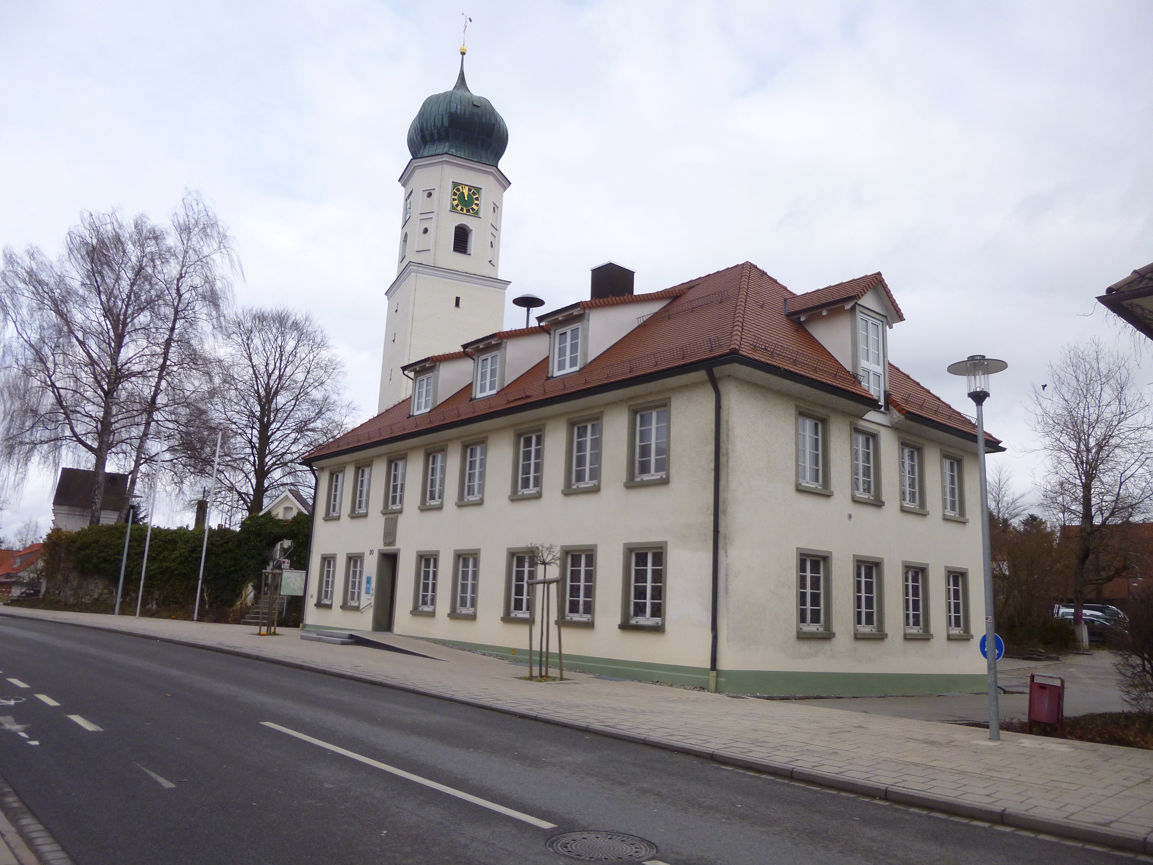  Rathaus mit Kirche 