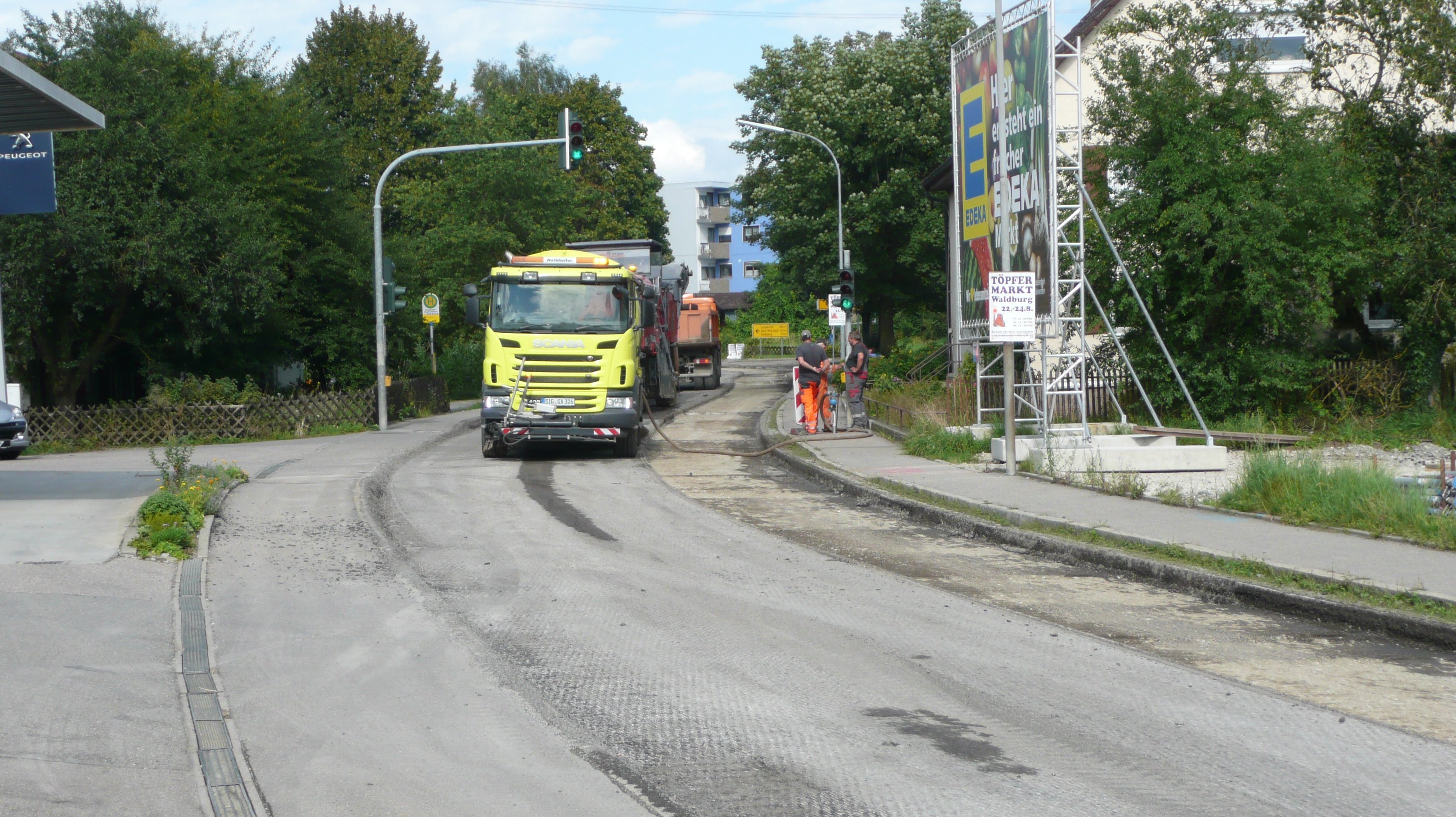  Abfräsen des alten Belages in der Roßberger Straße 
