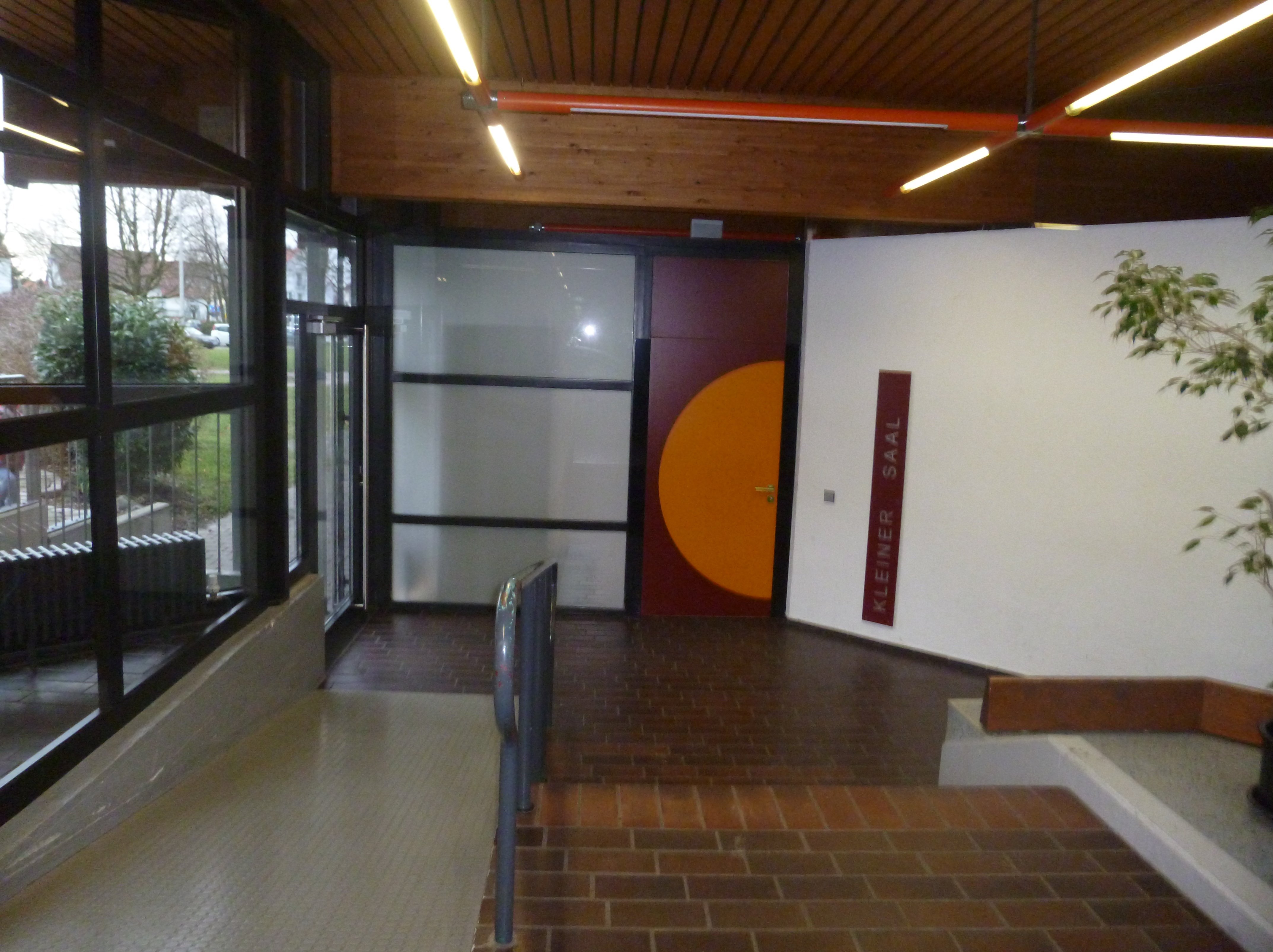  Foyer mit Eingang zum Kleinen Saal 